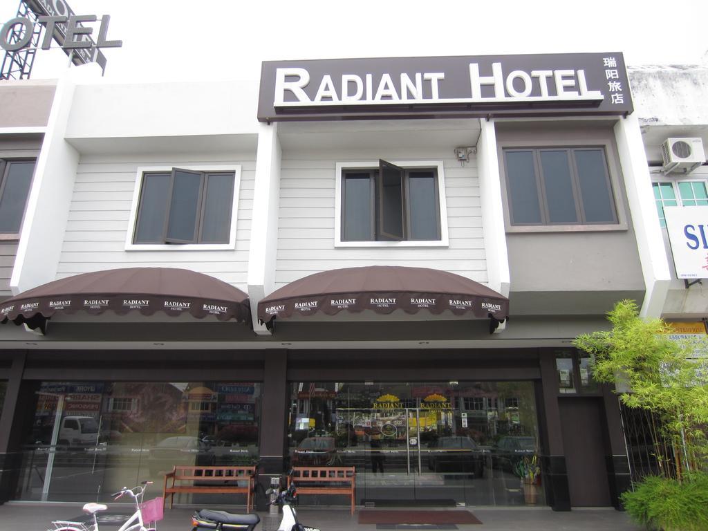 Radiant Hotel Sitiawan Luaran gambar