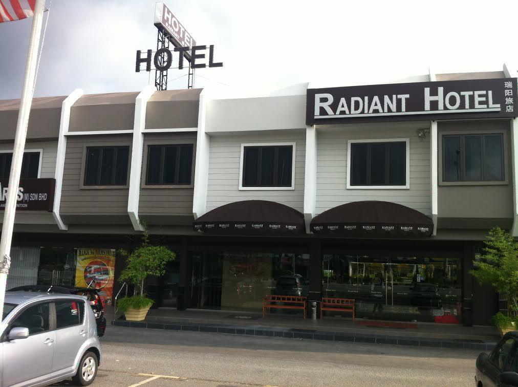 Radiant Hotel Sitiawan Luaran gambar